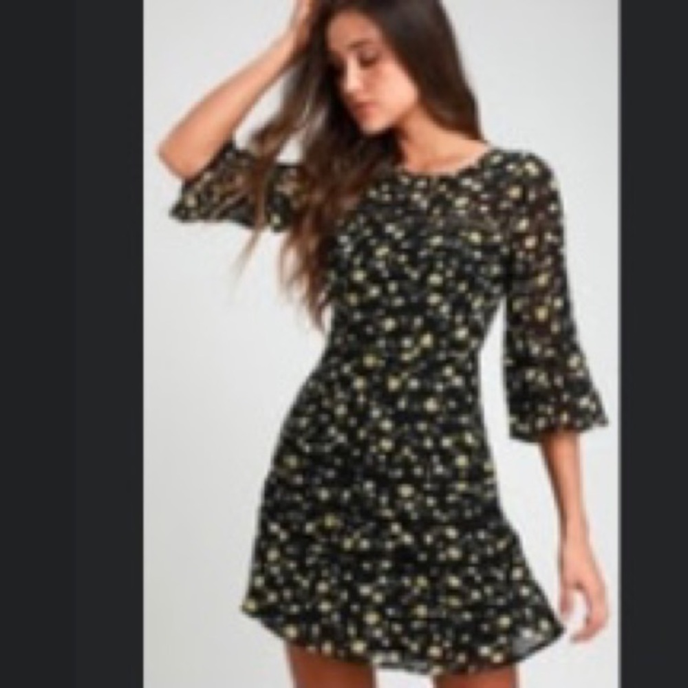 Lulus Black Floral print 3/4 sleeve dress!!